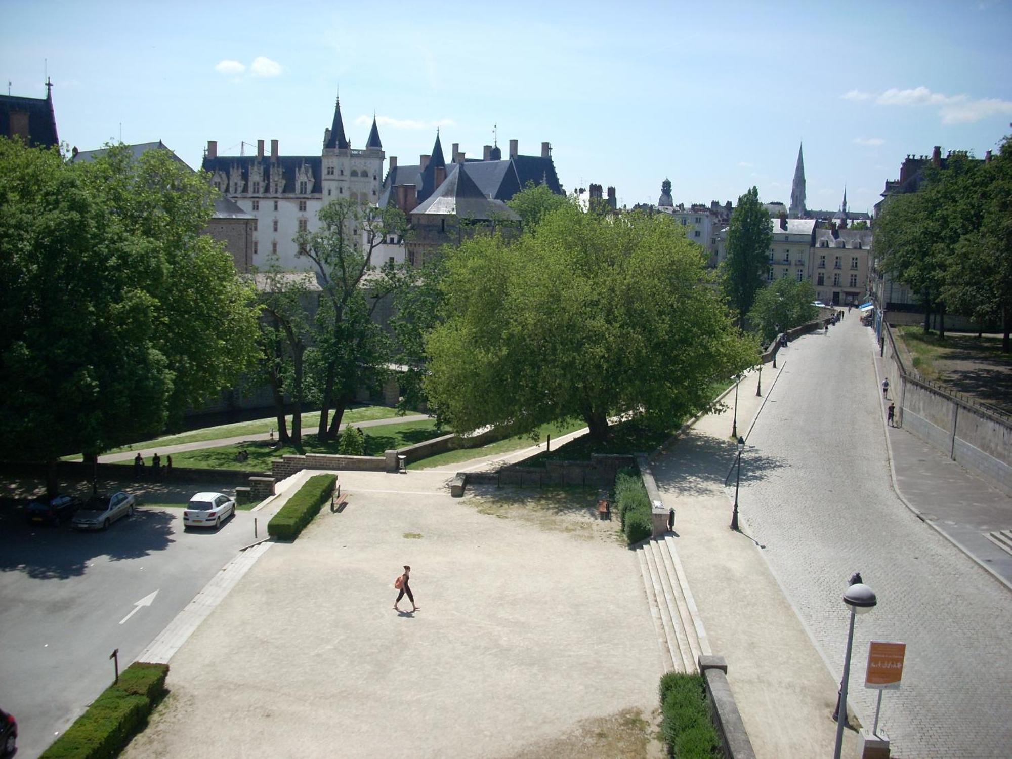 Hotel Du Chateau Нант Экстерьер фото