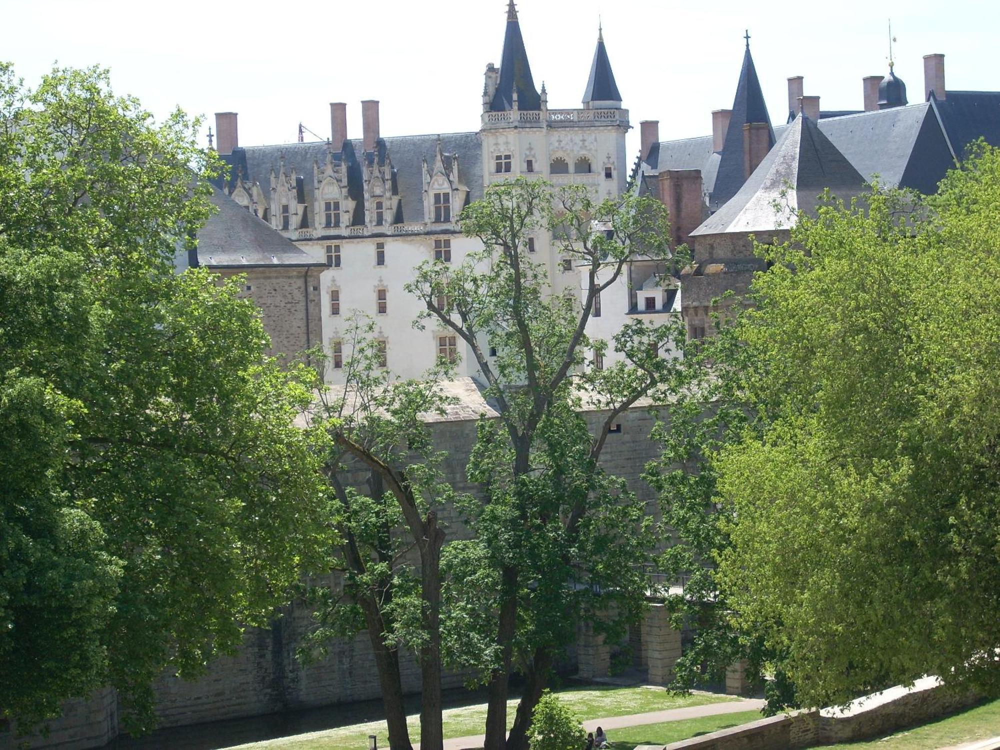 Hotel Du Chateau Нант Экстерьер фото