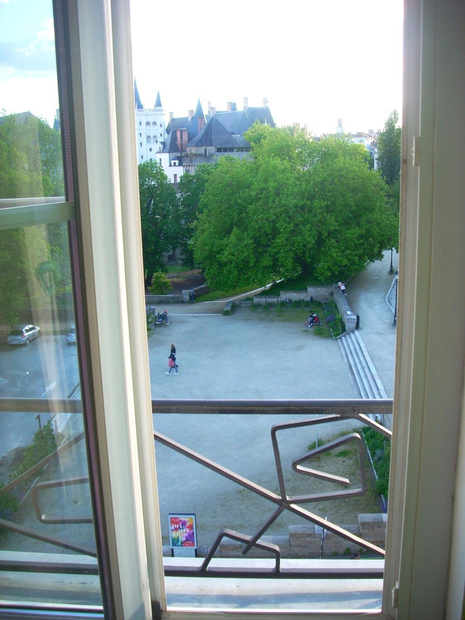 Hotel Du Chateau Нант Экстерьер фото